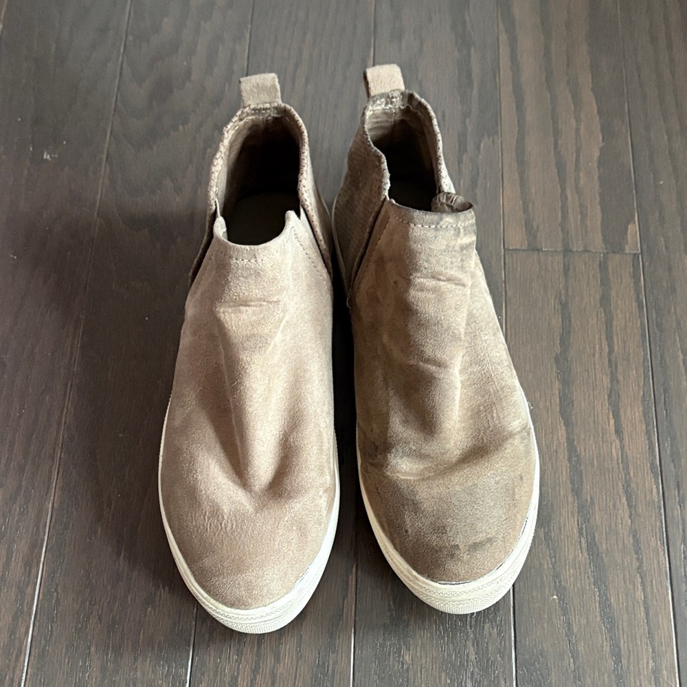 Universal Thread women’s Brown Slip-On Sneakers